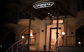 Хотел Траката